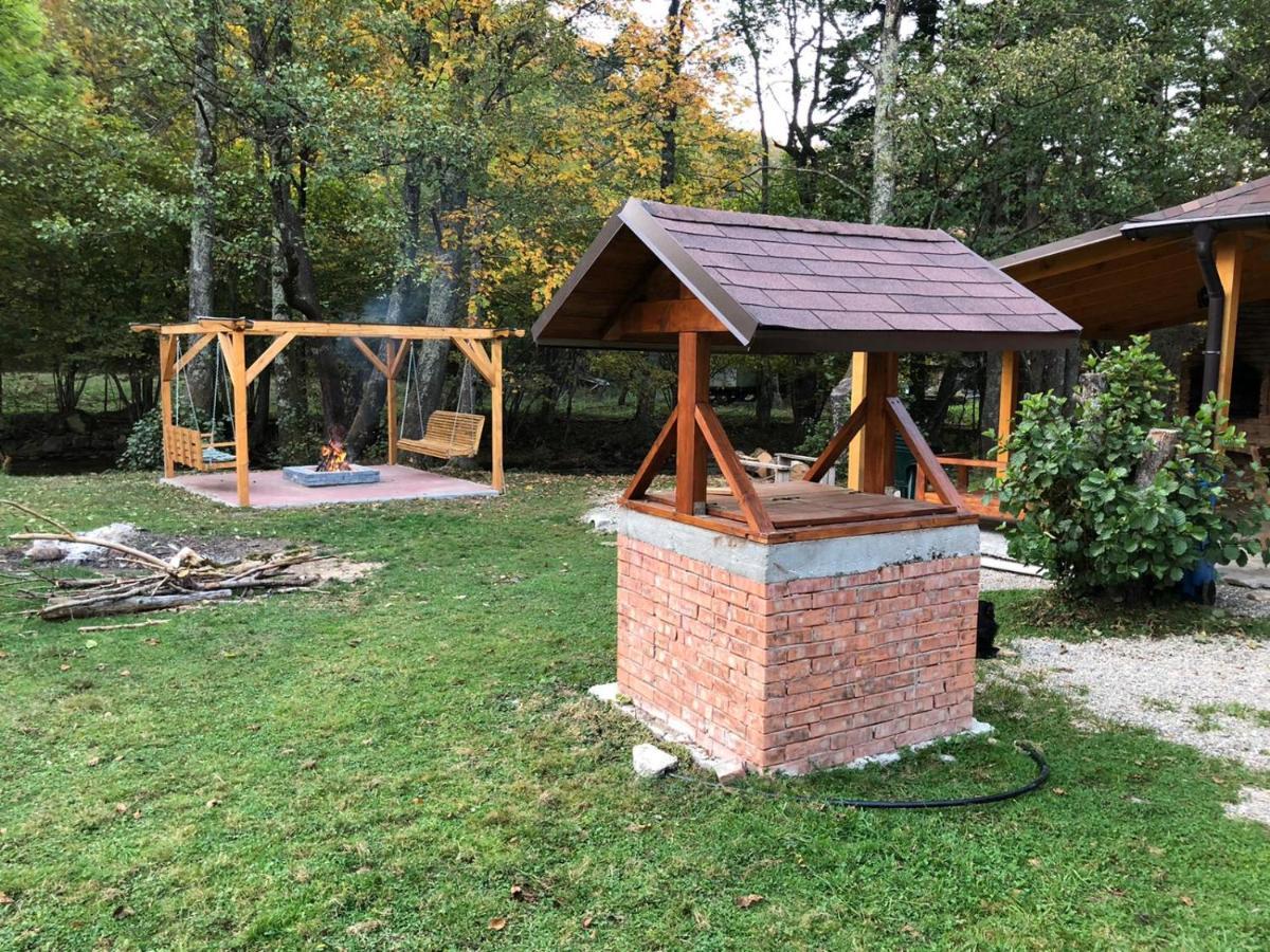 Chalet By The River Văliug Eksteriør billede