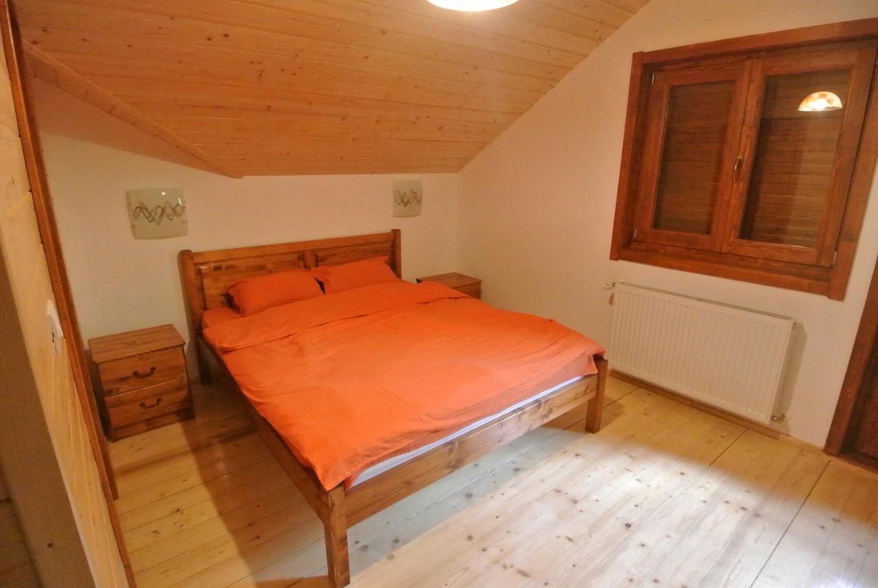 Chalet By The River Văliug Eksteriør billede